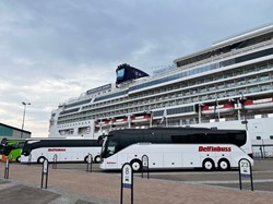 49pax utanför cruise.jpg