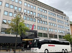 Elite palace delfin utanför.jpg